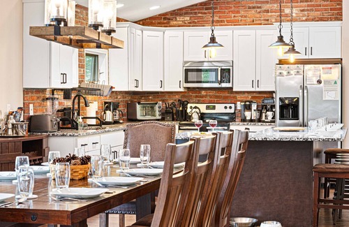 Dingmans Ferry House | Pinballs*Hot Tub*FirePit*Seclusion*NoPetFee