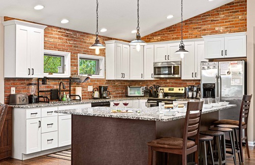 Dingmans Ferry House | Pinballs*Hot Tub*FirePit*Seclusion*NoPetFee