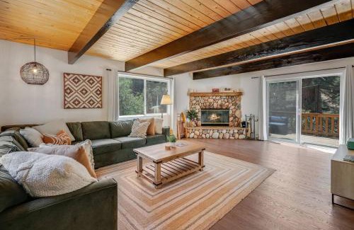 Sugarloaf House | Pine Den Cabin: Arcade+Fire Pit+BBQ