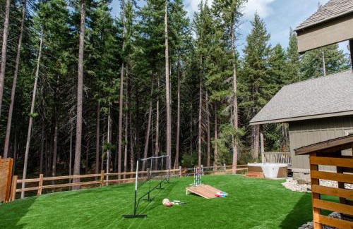 Ronald House | Pine Forest Getaway, Game Room, Hot Tub, Fire Pit