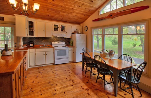 Port Albert Cottage | Pine Grove Cottage: Character Plus!