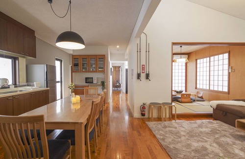 Chatan House | Pine House in Araha