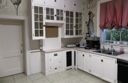 Youngstown House | Pine Lakes Club Mansion. 12,000 Sq Ft Sleeps 20, 10 Bathrooms