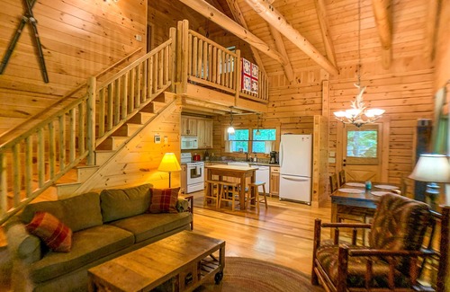 Jefferson Cabin | Pine Log Lodge Available Labor Day Weekend!