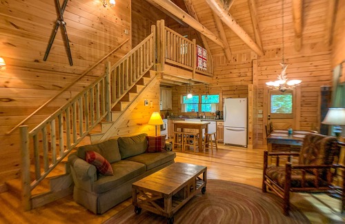 Jefferson Cabin | Pine Log Lodge Available Labor Day Weekend!