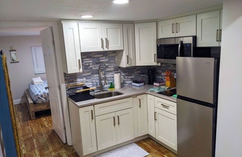 South Sarasota Apartment | Pine Terrace Oasis: 10 Min to Siesta Key