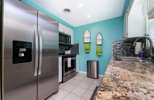 Englewood Villa | Pineapple Express at the Beach Shack Just one block from the beach!