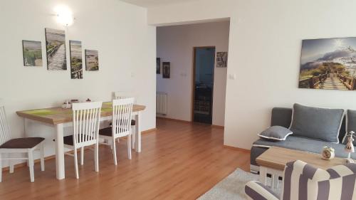Vysne Ruzbachy Apartment | Pinewood Valley Oasis