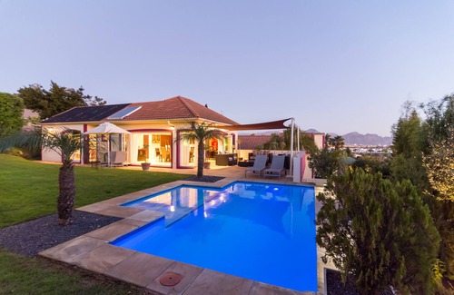 Heldervue House | Pink Rose Guesthouse & Spa | FOR MEN ONLY | Room 1 garden view