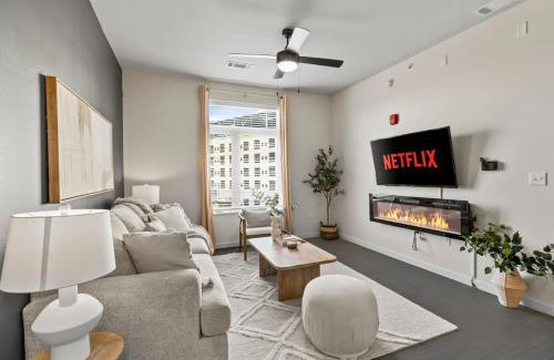 Rogers House | Pinnacle Heights 2Bdrm 3rd flr Near Walmart Amp Pool Fitness Center Yoga Studio Dog Spa