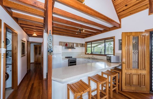 Possum Brush House | Pioneer cottage with panoramic valley views.