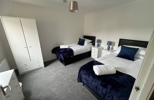 Glenrothes House | Piper Drive - sleeps 4 guests in 3 bedrooms