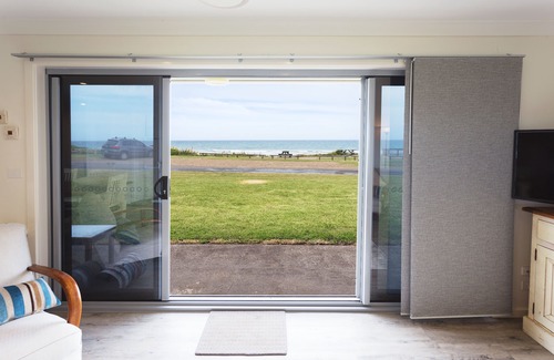 Wallabi Point House | Pippies on the Beach Wallabi Pt. Beach over the road. Incl sheets & bath towels!