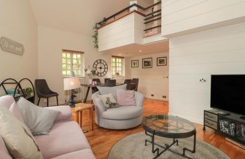 Milton Abbas House | Pips Hideaway
