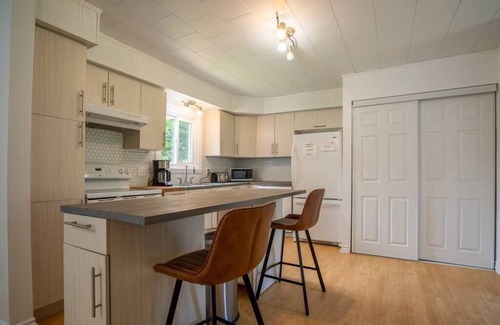 D'Autray Regional County Municipality Cottage | Piscine intérieure, ping pong, pet friendly.