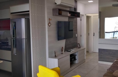 Pitangueiras Apartment | Pitangueiras, Gourmet balcony 100m from the beach with daily cleaning included