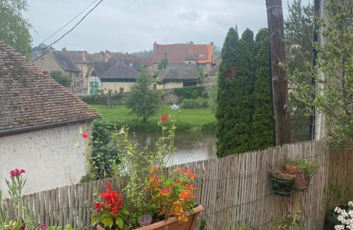 Herisson Bed & Breakfast | Pixie-Poï