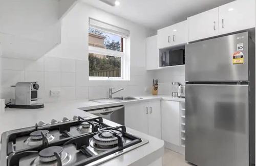 Glenelg South Apartment | Pixie's | Luxury, Beach, Wifi & Airport