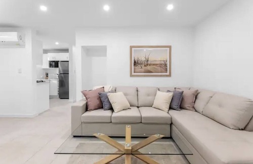 Glenelg South Apartment | Pixie's | Luxury, Beach, Wifi & Airport