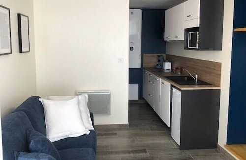 Joue-sur-Erdre Apartment | PLACE 28-Studio-Classic-Ensuite with Bath-Street View