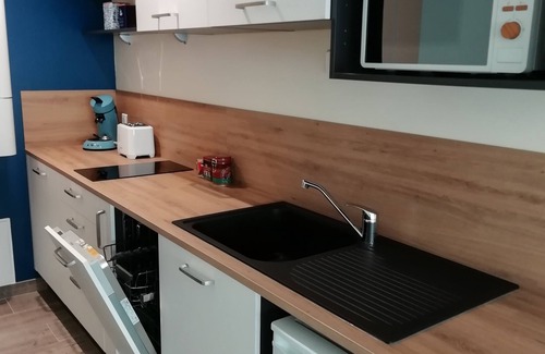 Joue-sur-Erdre Apartment | PLACE 28-Studio-Classic-Ensuite with Bath-Street View
