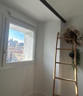 Opera Apartment | Place aux huiles