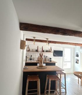 Opera Apartment | Place aux huiles