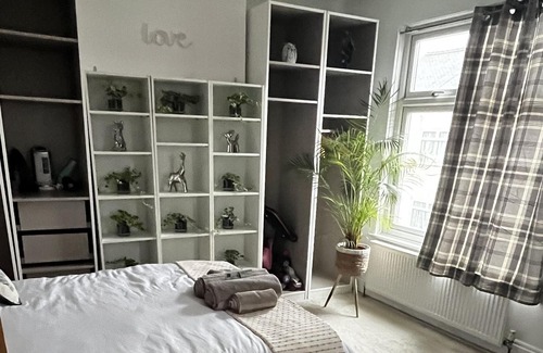 Oadby House | Plant house in the heart of leicester