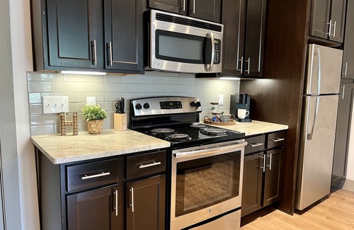 Willshire Terrace Apartment | Playful Chic III @ Alcove 1 Bedroom Entire unit