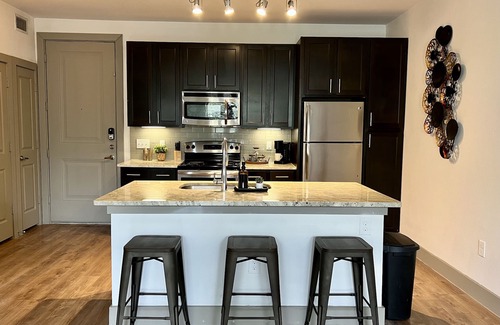 Willshire Terrace Apartment | Playful Chic III @ Alcove 1 Bedroom Entire unit