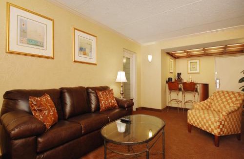 Hagerstown Hotel | Plaza Inn & Suites
