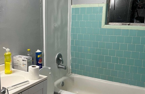 Macon House | Pleasant 2-bedroom house with AC in Macon. Only 2 blocks from piedmont hospital.