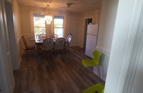 Waterbury Apartment | Pleasant 3-bedroom apartment family friendly with WiFi in Waterbury ct