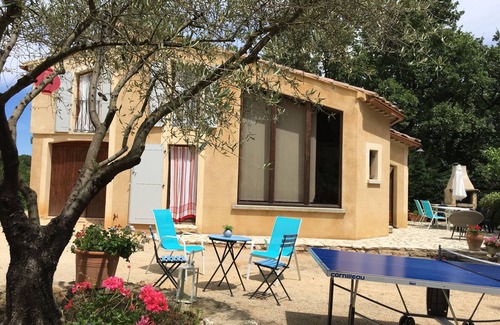 Fontareches Villa | Pleasant gite with shared pool just outside Uzes
