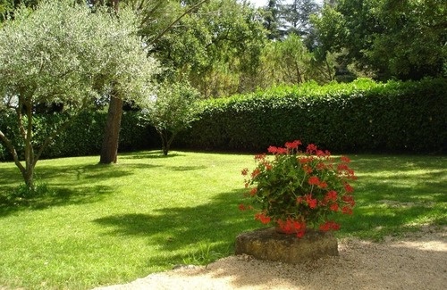 Fontareches Villa | Pleasant gite with shared pool just outside Uzes