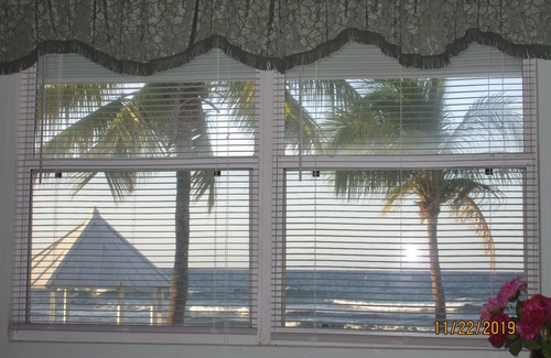 Spot Bay House | PLEASE COME AND RELAX ON OUR PRIVATE BEACH!