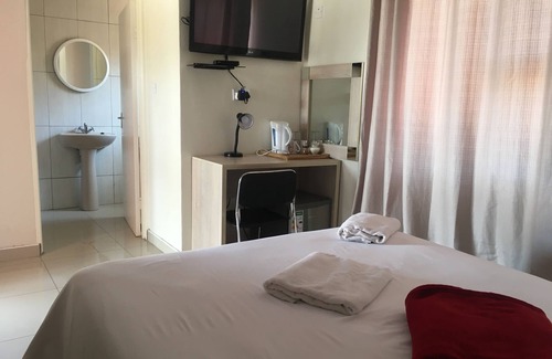 Ghanzi House | Pleassure Suites