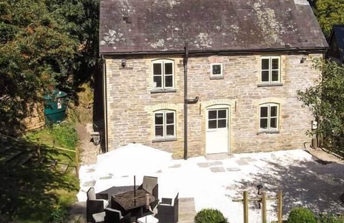 Bleddfa Cottage | PLOONY COTTAGE, pet friendly, character holiday cottage in Bleddfa