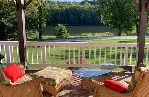 Bakerton House | Plum Lazy on the Potomac