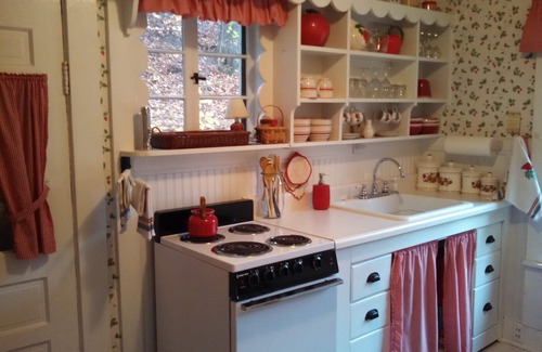 Plymouth House | Plymouth's Historic 1920 Doll House