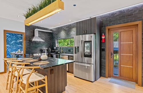 Bartonsville House | Pocono Riverfront House for big groups near Camelback Resort with hot tub