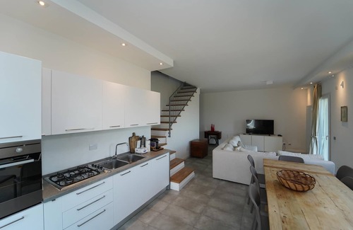 Zignago Villa | PODERE GAIA 10P, by VILLASRETREATS, w/Pool, A/C, BBQ, Near 5 Terre