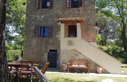 Borgo San Lorenzo Villa | Poggiolo Oasis of relaxation swimming pool nature lavender horses wine - Tuscany