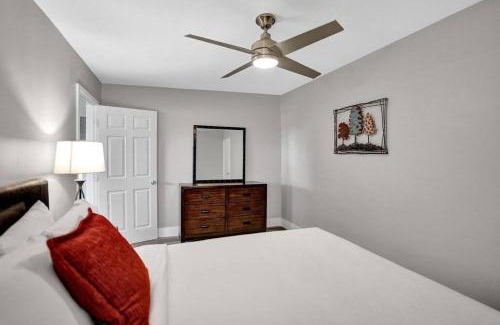 Harbordale Apartment | Poinciana Getaway 2BR Apartment Near FLL Airport