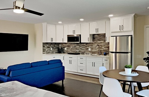 Point Loma Heights House | Point Loma 2nd Floor Guest House with view Near Beaches