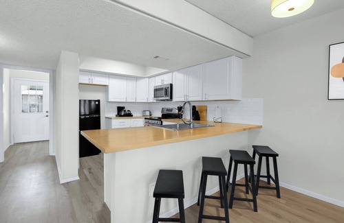 Point Venture Condo | Point Venture Resort Condo w/Community Pool, Pickleball, Fire Pit & Lake