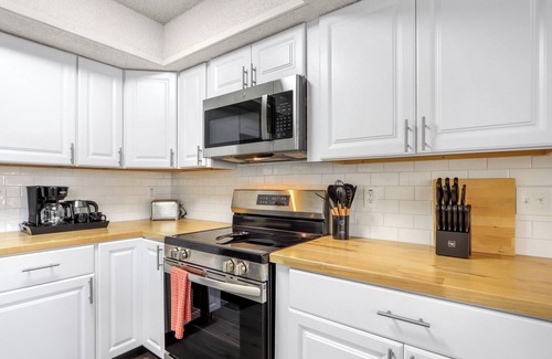 Point Venture Condo | Point Venture Resort Condo w/Community Pool, Pickleball, Fire Pit & Lake