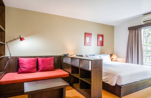 Chatuchak Apartment | Polish Wooden Studio nearby BTS Rachayothin
