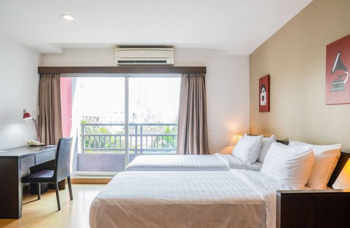 Chatuchak Apartment | Polish Wooden Studio nearby BTS Rachayothin
