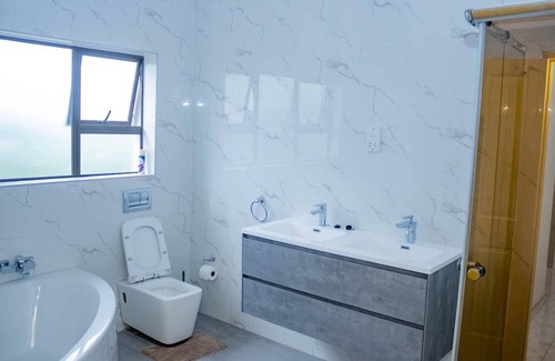 Harare Cabin | Pomona BB House - Luxury accommodation, near Sam Levy's Village in Borrowdale.